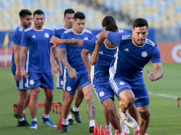 Berizzo cambiaría medio equipo para medir a Argentina
