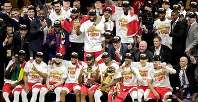 Raptors celebran histórico título - Edicion Impresa - ABC Color
