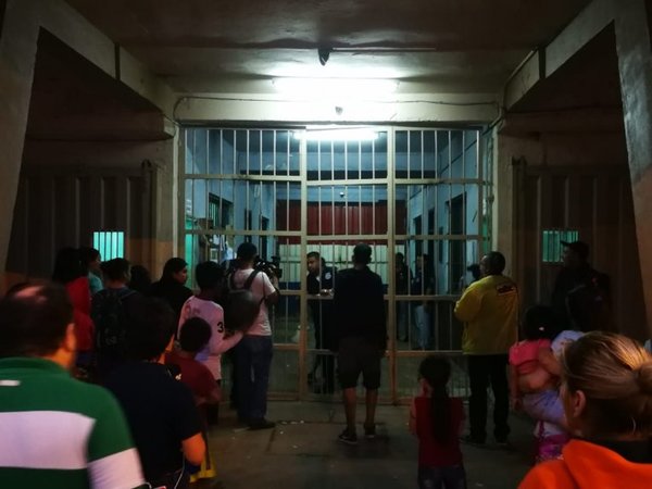 Sacan a familiares de la cárcel - Nacionales - ABC Color