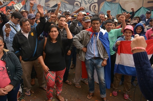 Líder de campesinos advierte un "Gobierno debilitado"