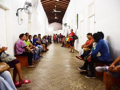 Médicos tardan menos de 10 minutos por cada consulta
