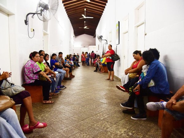 Médicos tardan menos de 10 minutos por cada consulta