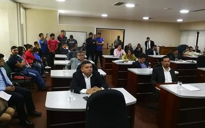 Ex funcionarios de fábrica piden auxilio a concejales municipales ante inacción del Ministerio de Trabajo
