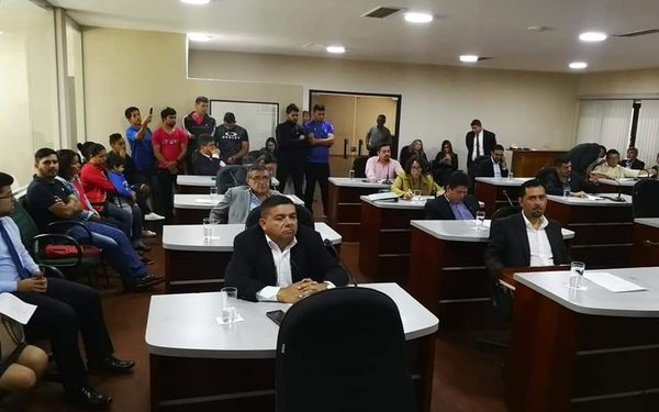 Ex funcionarios de fábrica piden auxilio a concejales municipales ante inacción del Ministerio de Trabajo