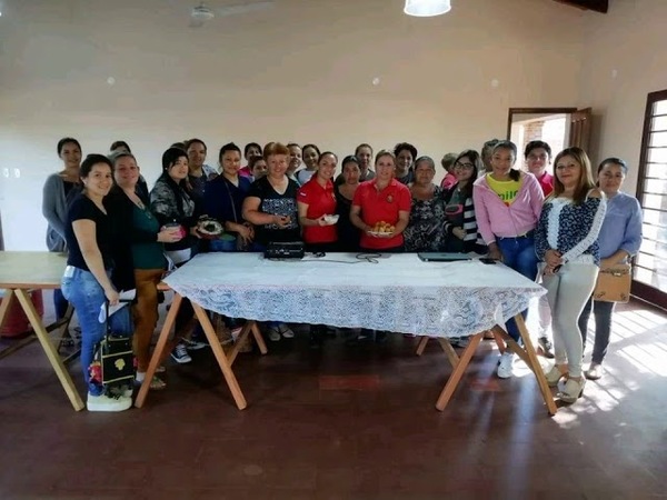CAPACITAN A MUJERES DEL B° ITA PASO DE ENCARNACIÓN