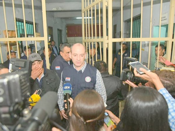 Director de Tacumbú niega motín y pide calma a los familiares