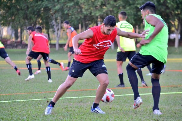 Olimpia presta jugadores a Santaní