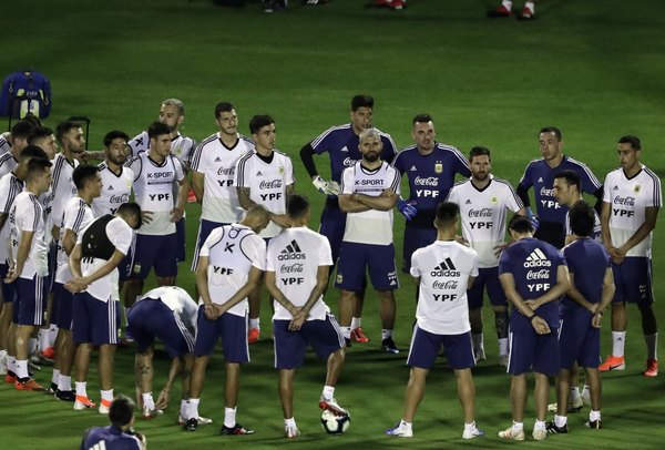 Argentina con importantes cambios para medir a Paraguay