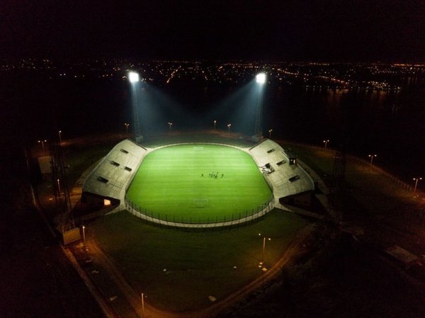 Luz en el nuevo estadio - Deportes - ABC Color