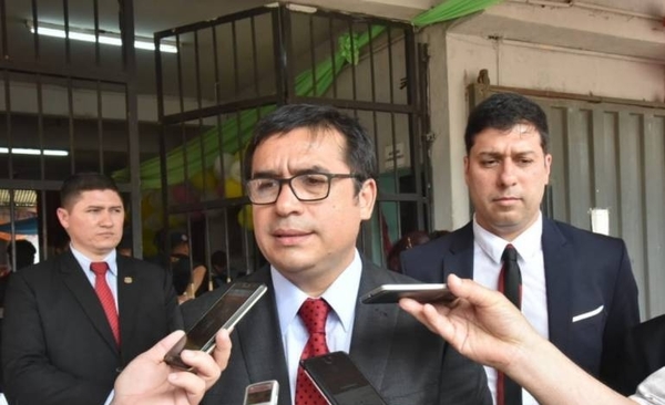 HOY / Matanza y reos vip en 'granja': ministro de Justicia sale ileso y sigue 'atornillado' al cargo