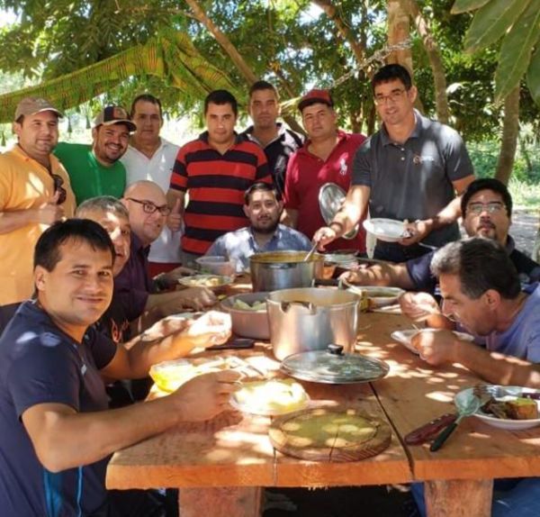 Directores comían en “granja” - Nacionales - ABC Color