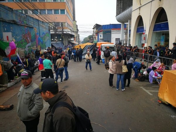 Se tiran la pelota y sigue huelga campesina - Nacionales - ABC Color