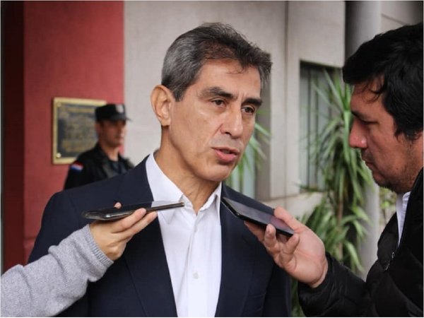 Denuncian ante Fiscalía a director del IPS, ex titular y consejeros