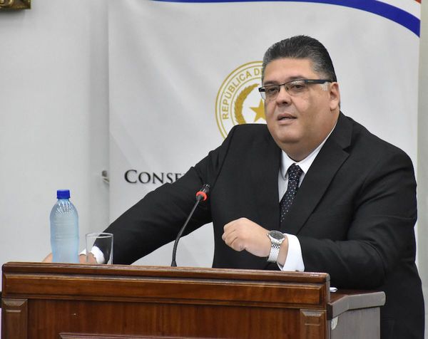 Fiscalía pidió desestimar denuncia contra Cartes