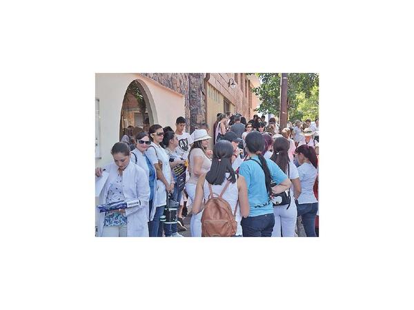 Amparo para frenar registro de bioquímicos mau