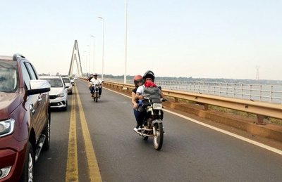 Prometen documentos para los mototaxistas - Edicion Impresa - ABC Color