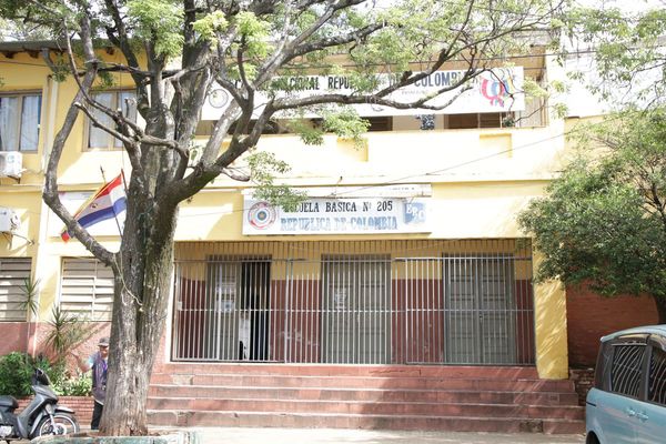 Padres preocupados por un supuesto profesor pedófilo