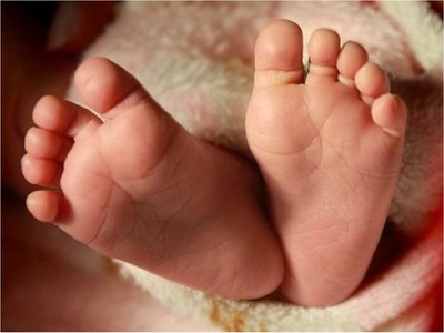 Bebé abandonado en el Mercado 4 está bien de salud, afirma médico