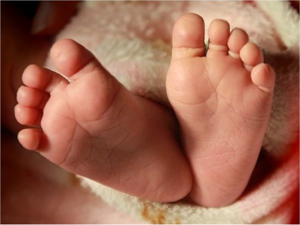 Bebé abandonado en el Mercado 4 está bien de salud, afirma médico