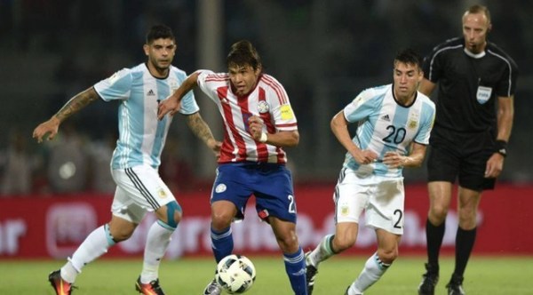 ARGENTINA Y PARAGUAY SE ENFRENTAN EN UN DUELO CRUCIAL