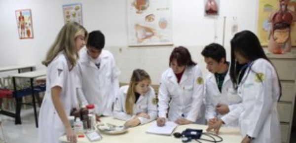 Cada universidad privada del país debe contar con un hospital-escuela