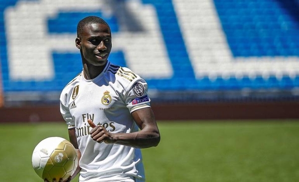 HOY / El francés Mendy se suma al pelotón de recién llegados al Real Madrid