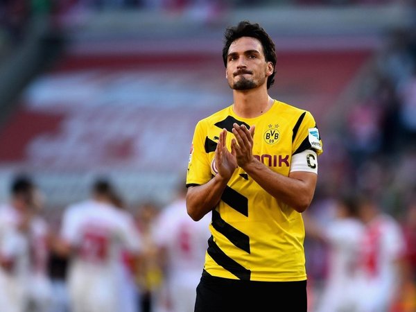 El Dortmund recupera al central Mats Hummels tres años después