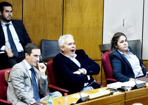 “Impuestazo” y malgasto - Nacionales - ABC Color
