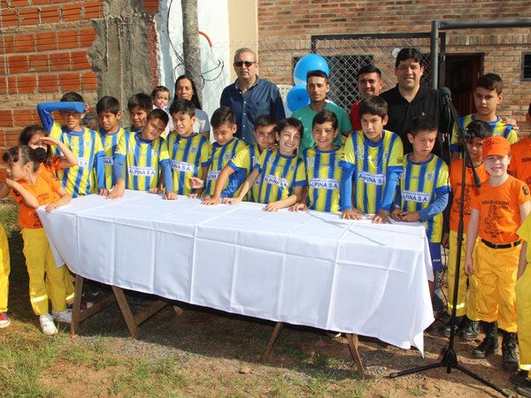 Niño héroe recibió su casa nuevita y de paquete