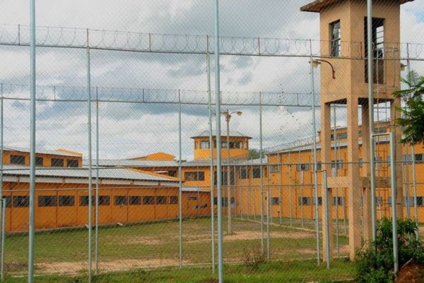 Para ex ministro, no hay razones para haber postergado construcción de cárceles