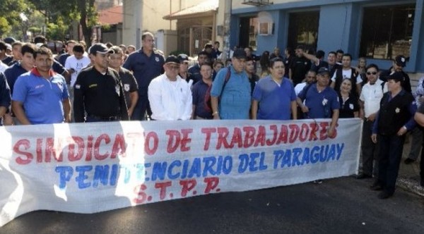 Guardiacárceles mantienen amenaza de huelga general » Ñanduti