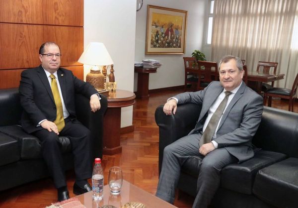 Titular de la Corte recibe a embajador de la OEA