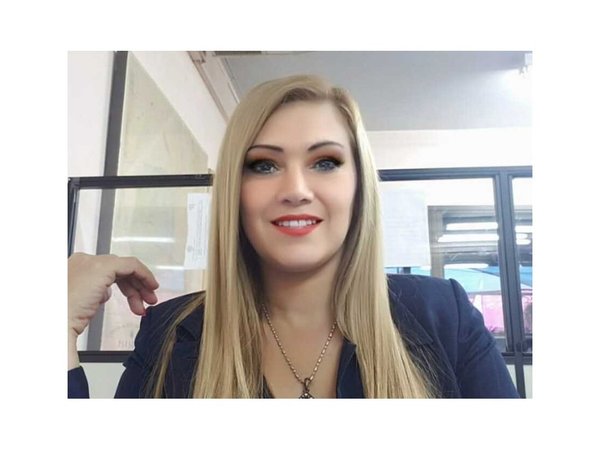 "Corté antes de que involucren a mis hijos", dijo la funcionaria sexy al renunciar