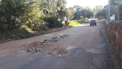 Urgen reparación de importante vía - Cronicas Ciudadanas - ABC Color