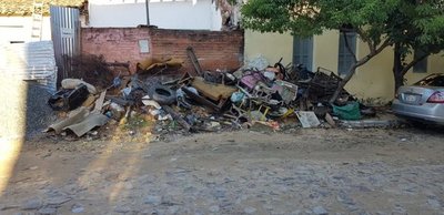 Basuras impiden el paso - Cronicas Ciudadanas - ABC Color