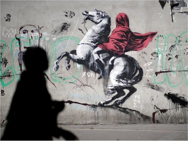 Banksy pinta París con murales sobre la inmigración