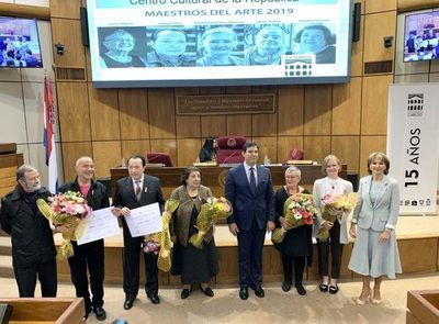 Artistas paraguayos reciben distinciones en el Congreso Nacional » Ñanduti