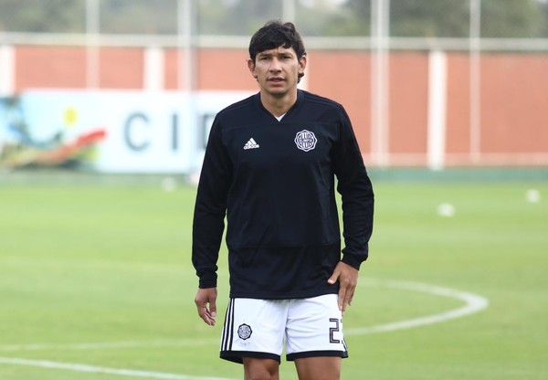 Búfalo Ovelar fue presentado en Olimpia