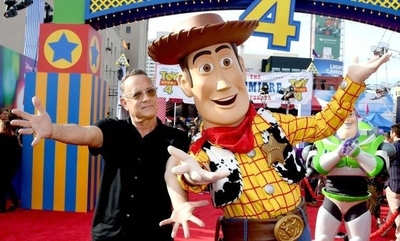 HOY / Tom Hanks: "Todos queremos creer que los juguetes cobran vida cuando están solos"