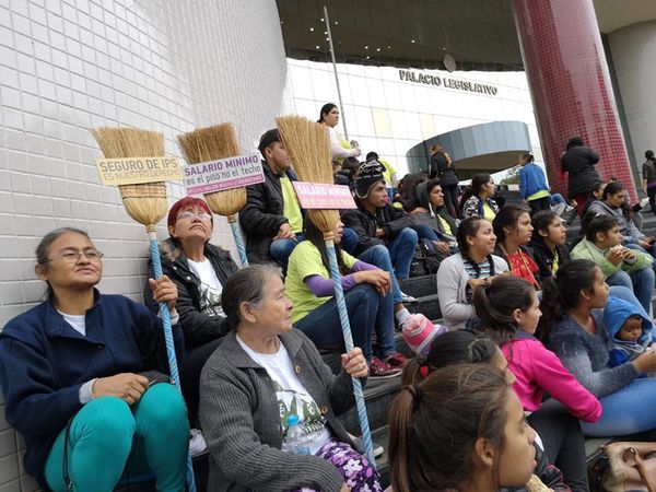 Domésticas piden cobrar por hora o día en caso de no recibir salario mínimo