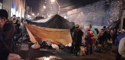 HOY / Gobierno y campesinos no acuerdan, sigue tensión en Asunción y tránsito difícil