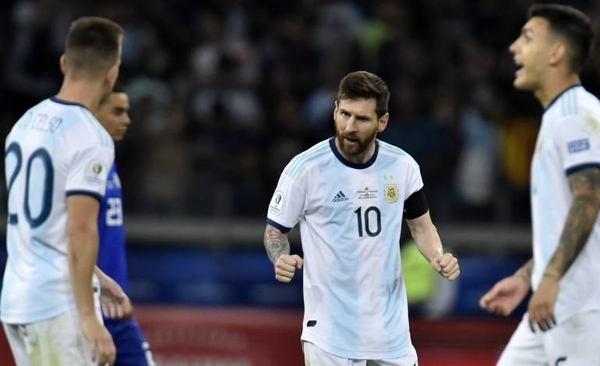 HOY / Argentina, con respaldo del VAR empata a la Albirroja