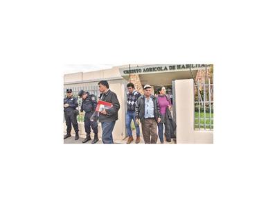 Fracasa la primera reunión y protestas se intensificarían