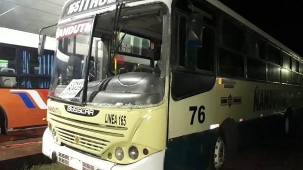 HOY / Atacan a pedradas 10 buses de la empresa Ñandutí: servicio estará afectado hoy