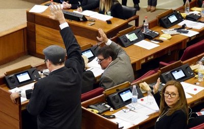 Senadores aprueban a libro cerrado el proyecto de ley del “impuestazo” - Edicion Impresa - ABC Color