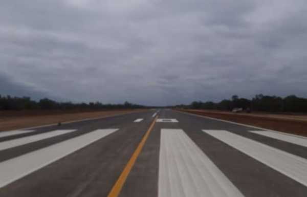 Mandatario inaugura mejoras en el aeródromo de Infante Rivarola