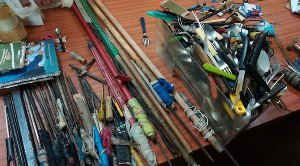 Cárcel de San Pedro: Incautan armas contundentes, celulares y plantines de marihuana - ADN Paraguayo