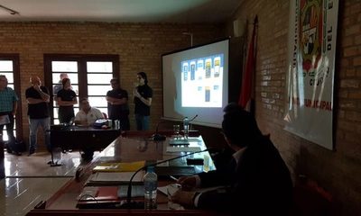 Empresas exponen propuestas para estacionamiento tarifado