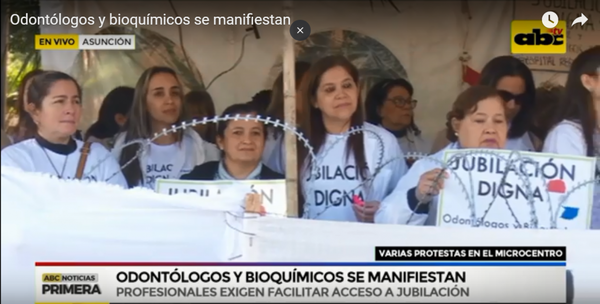 Odontólogos y bioquímicos se manifiestan por jubilación - Nacionales - ABC Color