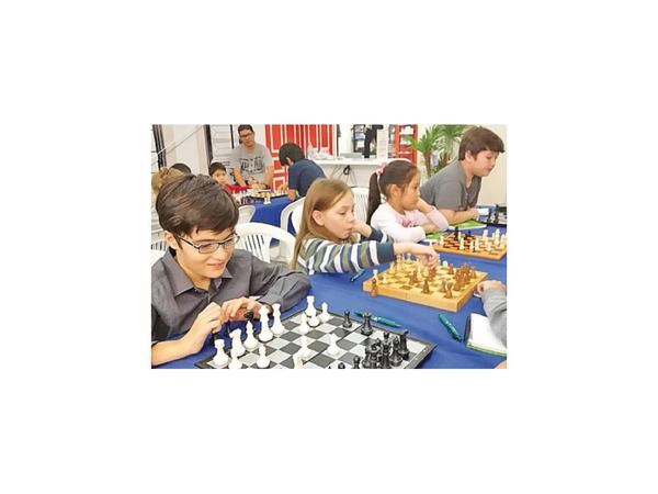 Clases gratuitas de ajedrez para niños, en Unicentro
